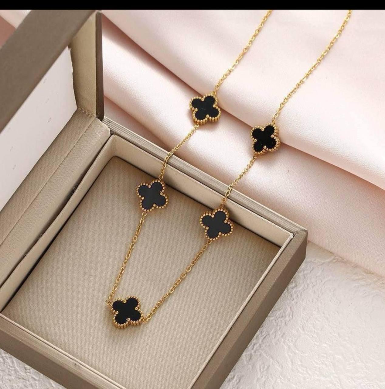 White / Black Vancleef Necklace (5 Clovers)