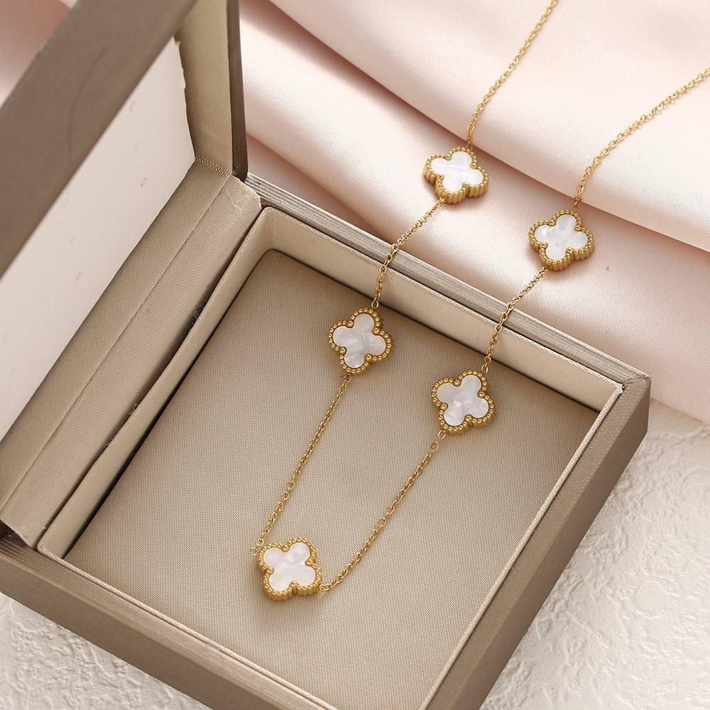 White / Black Vancleef Necklace (5 Clovers)